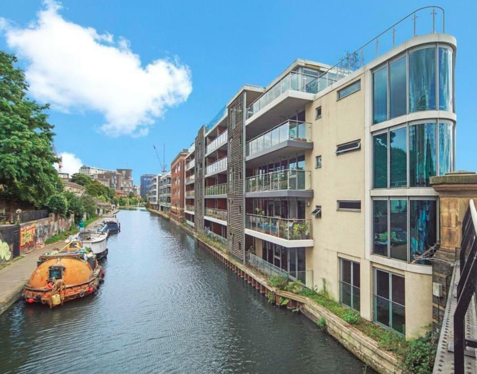 1 bed property in St. Pancras Way, London